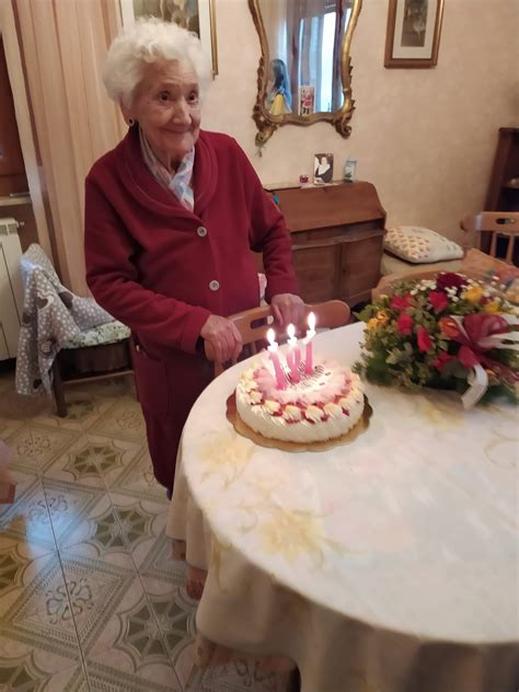 Monte Compatri Festeggia Nonna Annina Per I Suoi Anni