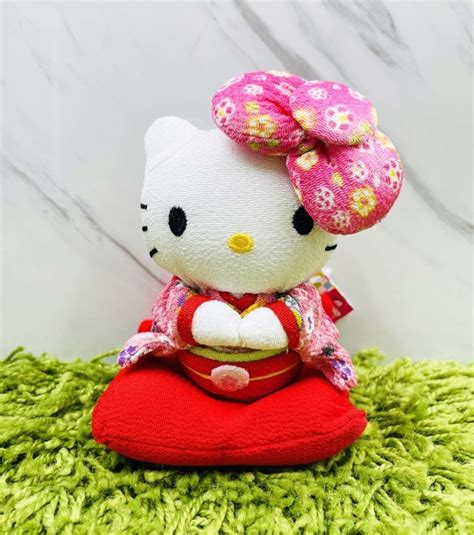 【震撼精品百貨】hello Kitty 凱蒂貓~日本sanrio三麗鷗 Kitty絨毛吊飾 和風坐24766 吊飾別針 Yahoo