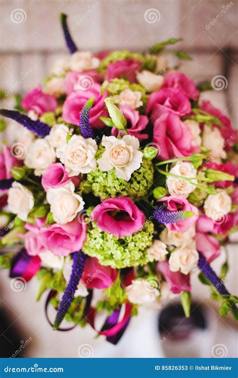 Ramalhete Do Casamento Peônias E As Rosas Delicadas Imagem de Stock