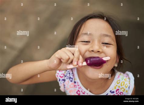 Asian People Eating Outdoor Hi Res Stock Photography And Images Alamy