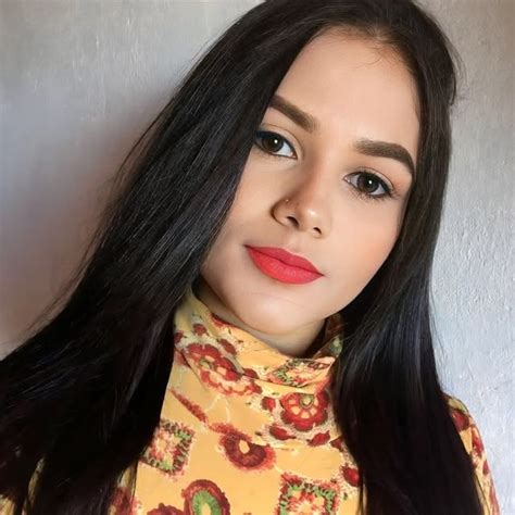 Camila Pereira Mimilamyla • Threads Say More