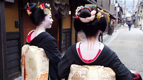 Geisha Walk In Gion Hanamikoji Amazing Traditional Kimono And