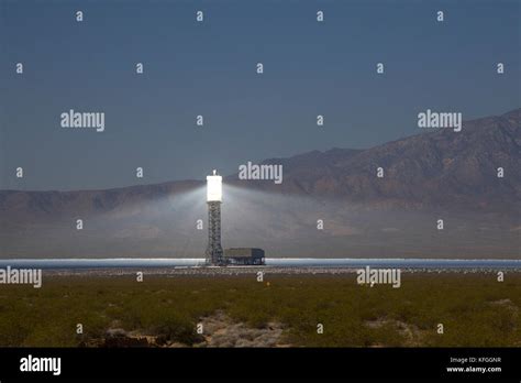 Ivanpah Solar Power Facility Stock Photo - Alamy