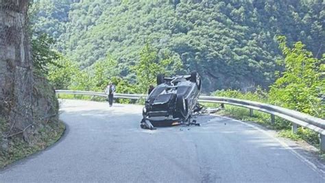 Incidente Sulla Statale Della Valle Anzasca Auto Ribaltata A