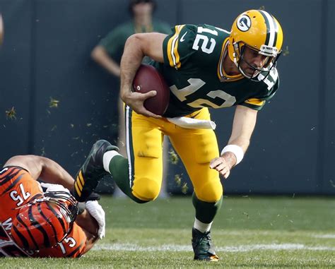 Tradition Attrition Bears Packers Slog It Out At Lambeau The