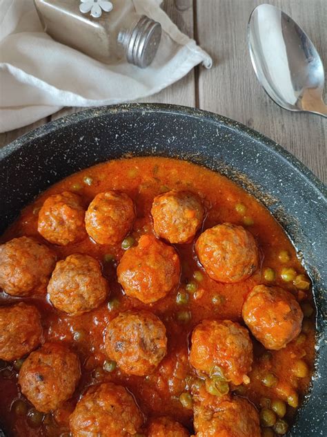 Polpette Con Piselli Al Sugo