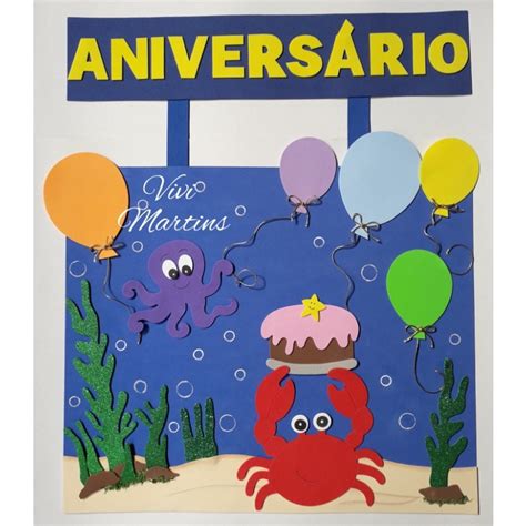 Painel aniversariantes em Eva decoração sala de aula infantil fundo do