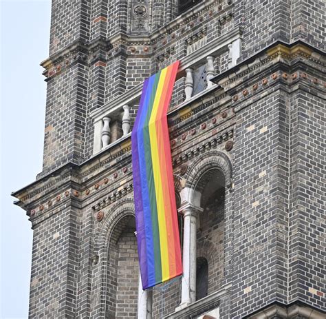 Widerstand Gegen Vatikan Geistliche Wollen Homosexuelle Weiter Segnen