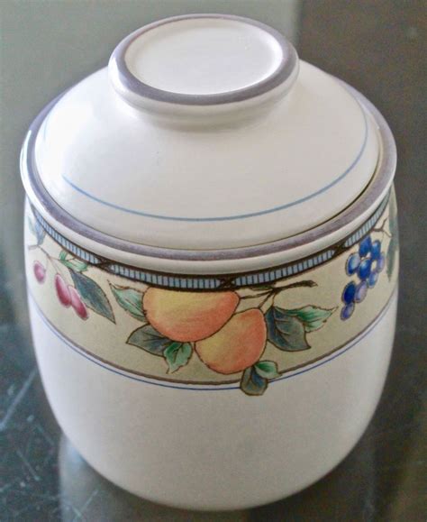 MIKASA INTAGLIO GARDEN HARVEST SUGAR CANISTER SET CAC29 FRUIT LEAVES