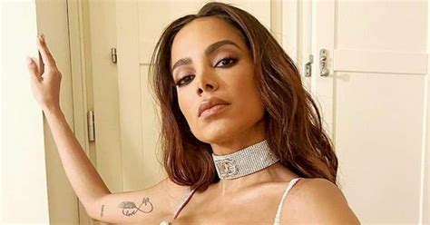 Anitta libera prévias de versão deluxe de Versions Of Me