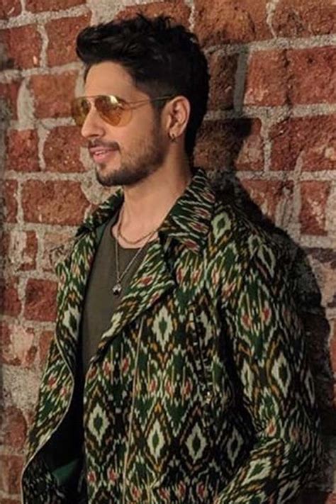 Sidharth Malhotra Articles Photos Videos And More Info