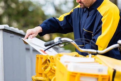 Professione postino chi è cosa fa quanto guadagna Cercalavoro it