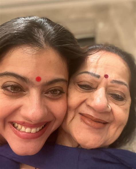 Kajol Ajay Devgns Diwali Celebration She Poses With Mom And Saasu