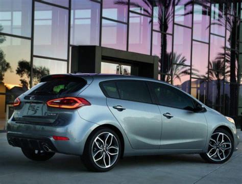 KIA Cerato Hatchback Photos And Specs Photo KIA Cerato Hatchback Spec