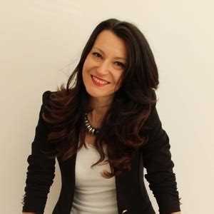 Естествен ѝнтелект - Валентина Димитрова