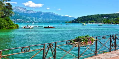 Entre montagne et lacs cette magnifique ville est surnommée la Venise