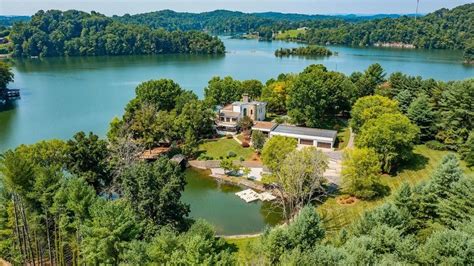 10 Stunning Million Dollar Homes In Tennessee