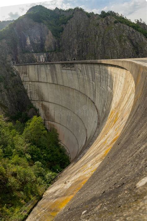 Foto Panoramica Della Diga Di Vidraru O Barajul Vidraru In Romania Di