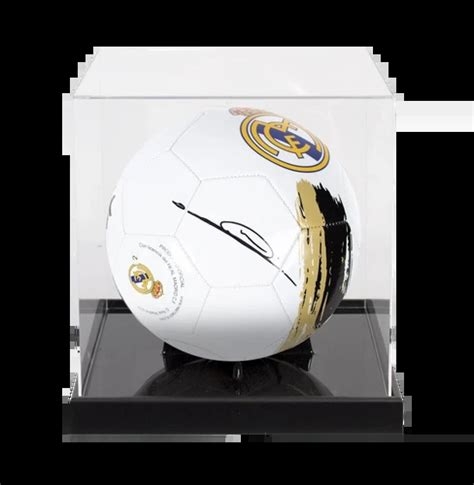 Ballon Real Madrid Sign Par Zin Dine Zidane Et Sous Vitrine Lcs