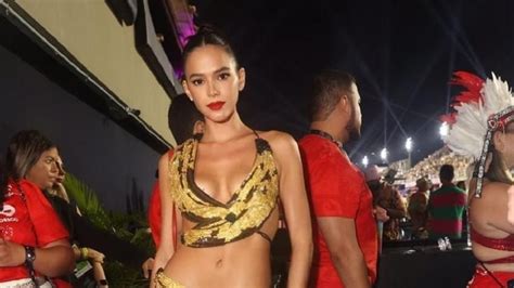 Carnaval Bruna Marquezine Usa Vestido Decotado Na Sapuca