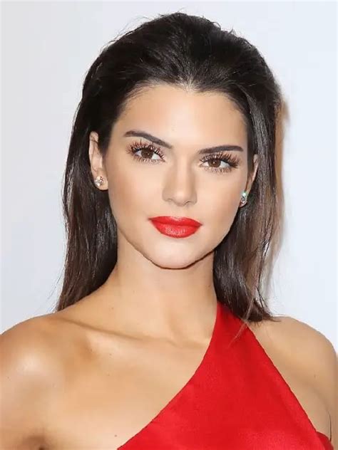 30 Vibrant Makeup Looks To Wear With Red Dresses Sheideas