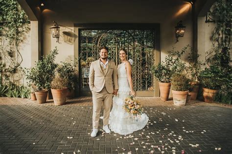 Casamento rústico Como escolher o traje perfeito para os noivos e