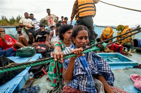 Kapal Imigran Srilanka Kehabisan BBM Di Pantai Lhoknga Aceh Foto 13