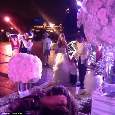 Mariah Carey And Nick Cannon Shut Down Disneyland To Renew Their Wedding Vows Daily Mail Online