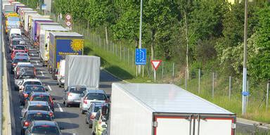 Stau Alarm Nach Lkw Crash Auf Wiener Tangente Oe24 At