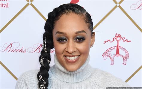 Tia Mowry Ditches Wedding Ring In First Pics After Filing For Divorce