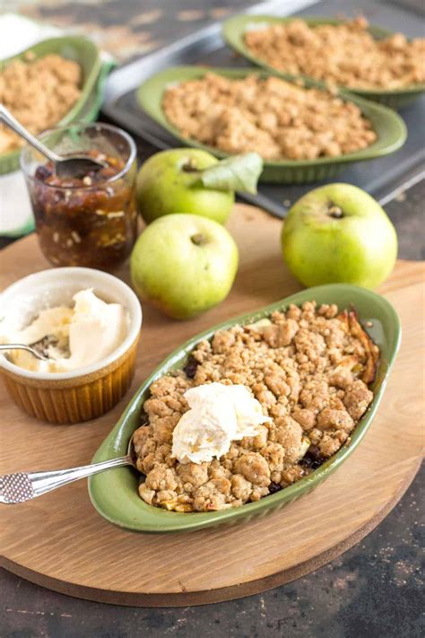 Easy Apple & Mincemeat Crumble Recipe - Effortless Foodie