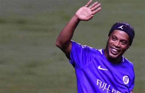 Ronaldinho Confirma Su Retiro Definitivo