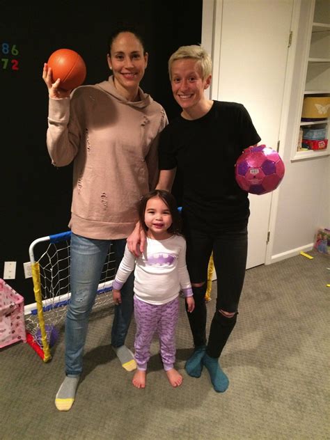 Rapinoe Girlfriend : Megan Rapinoe stats, wife, family, salary, age ...