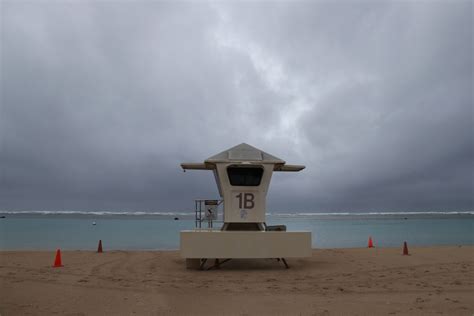 Storm sweeps Hawaii, brings threat of ‘catastrophic’ floods | KLAS