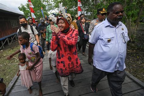 Hasto Mensos Risma Curhat Suasana Rapat Kabinet Saat Ini Tak Nyaman