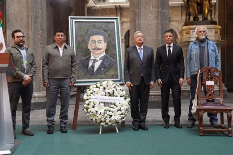 Homenajea el presidente Andrés Manuel Lopez Obrador a Ricardo Flores