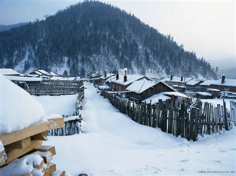 Snowy Village Wallpaper - WallpaperSafari