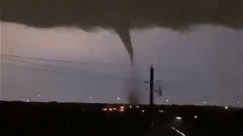 Tornado causes havoc & damages houses as it rips through Dallas, Texas ...