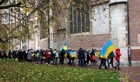 Insgesamt Mehr Als 100 Menschen Gehen Am Samstag Bei Zwei Demos In Der