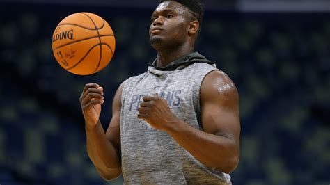 Duke basketball legend Zion Williamson dunks despite walking concerns