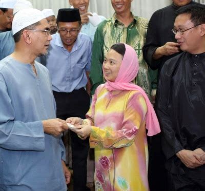 7 Hot Sexy Hannah Yeoh Bikini Pics