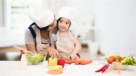 Tips Memasak Secara Aman Bersama Anak Di Dapur