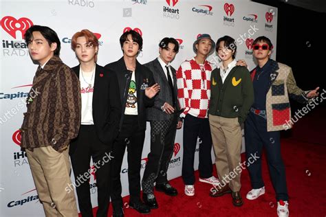 Bts Açılışını Yaptığı 2021 Jingle Ballda Butter Ve Dynamite