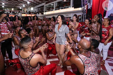 Foto Viviane Araujo Se Esbaldou Em Ensaio Do Salgueiro Purepeople