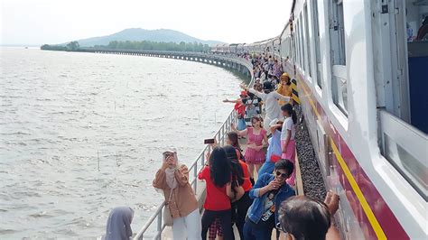 Thai Floating Train Launches Weekend Service To Scenic Reservoir Route