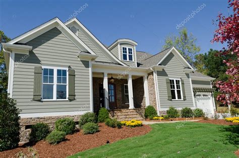 Suburban house exterior – Stock Editorial Photo © kzlobastov #11345228