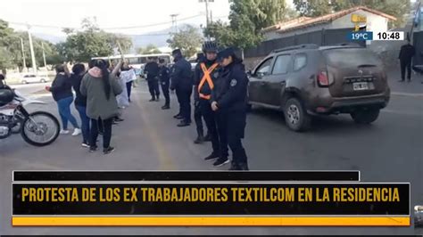 Ex Trabajadores De Textilcom Protestaron En La Residencia Del Gobernador