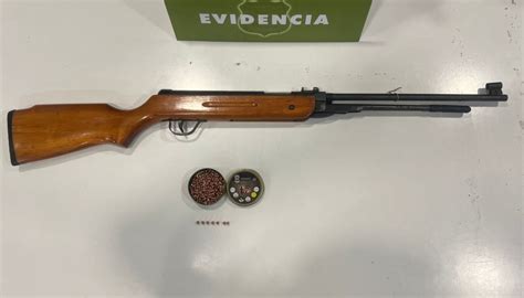 Detienen a adulto mayor que habría abusado y amenazado con un rifle a