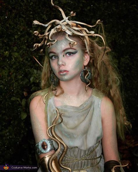 Creative Medusa Costume | Medusa halloween costume, Medusa halloween, Medusa costume