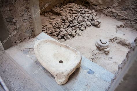 Antiguas Ruinas En El Sitio Arqueol Gico De Akrotiri En La Isla De